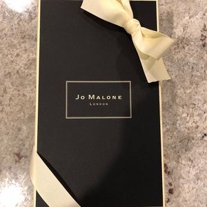 Sold Jo Malone gift set: candle and diffuser